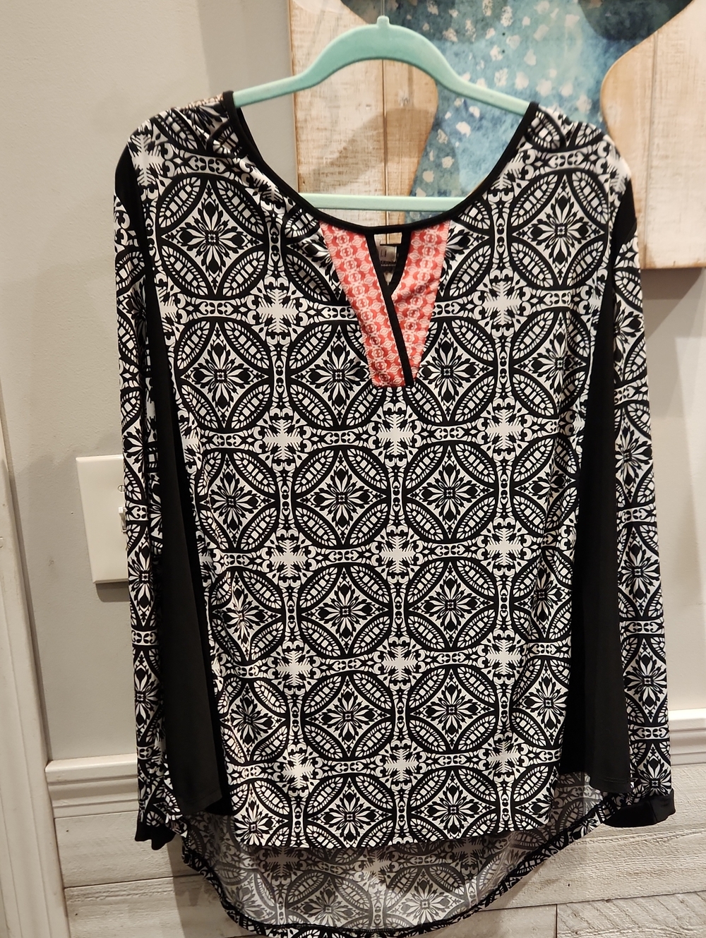EUC Roz & Ali Black and White Geometric Long-Sleeve Top with Coral Trim SZ 3X